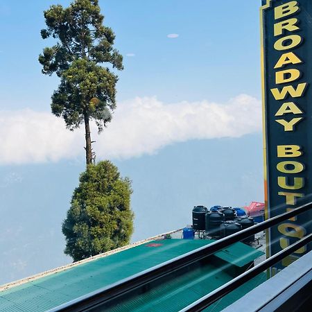Luxury Stay At Hotel Broadway Boutique Mall Road Chowrasta Near Mahakal Temple Dardzsiling Kültér fotó