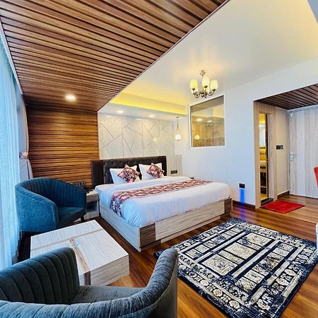 Luxury Stay At Hotel Broadway Boutique Mall Road Chowrasta Near Mahakal Temple Dardzsiling Kültér fotó
