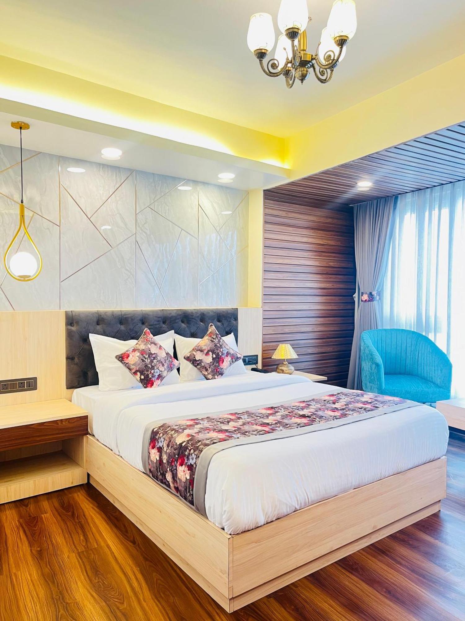 Luxury Stay At Hotel Broadway Boutique Mall Road Chowrasta Near Mahakal Temple Dardzsiling Kültér fotó