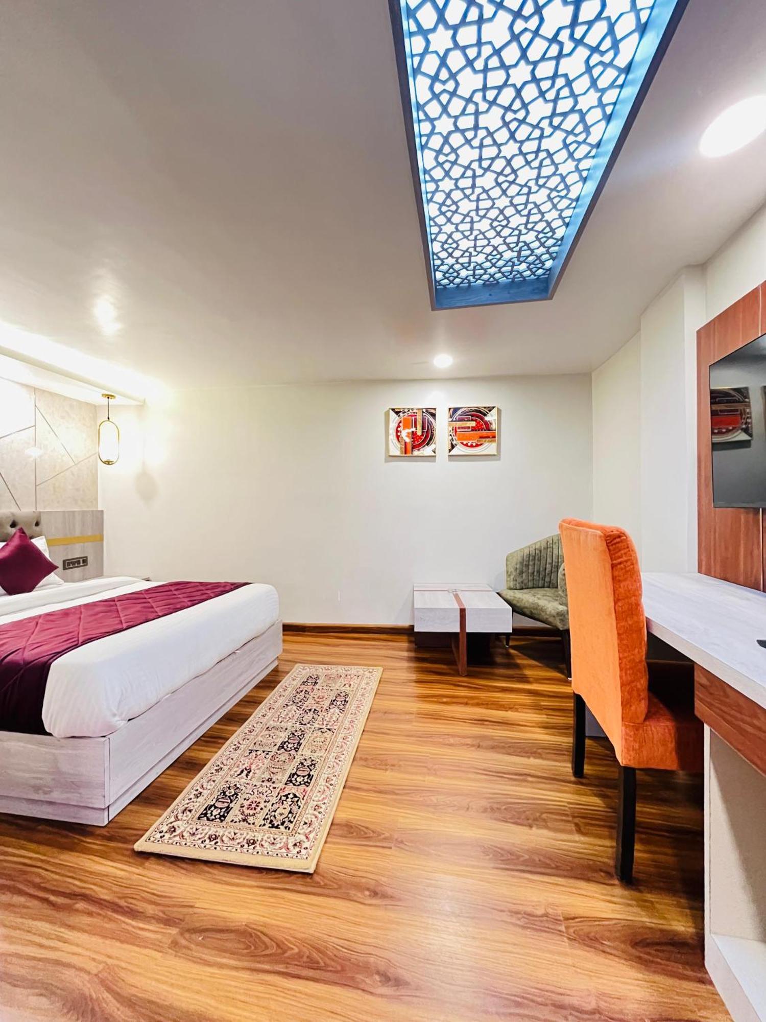 Luxury Stay At Hotel Broadway Boutique Mall Road Chowrasta Near Mahakal Temple Dardzsiling Kültér fotó