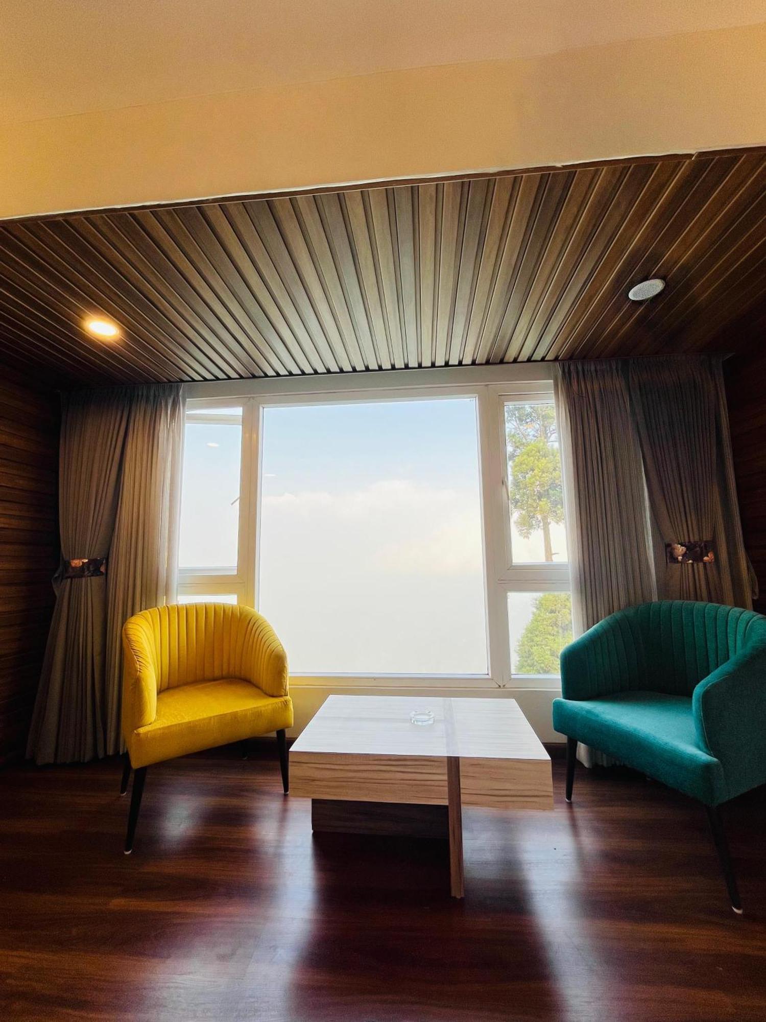 Luxury Stay At Hotel Broadway Boutique Mall Road Chowrasta Near Mahakal Temple Dardzsiling Kültér fotó