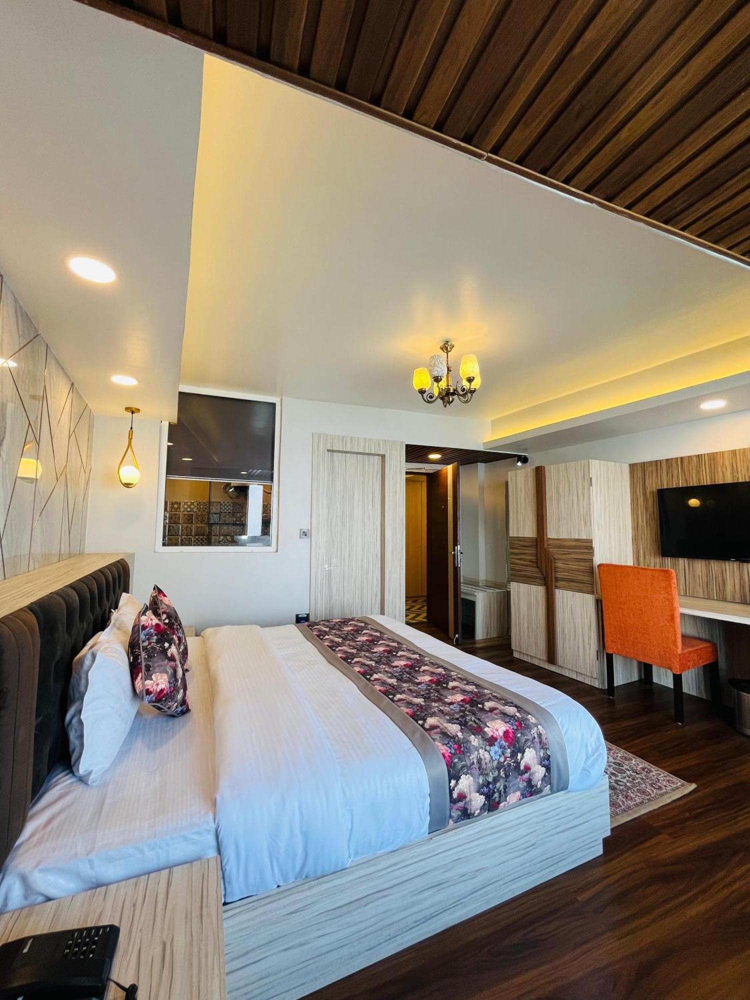 Luxury Stay At Hotel Broadway Boutique Mall Road Chowrasta Near Mahakal Temple Dardzsiling Kültér fotó