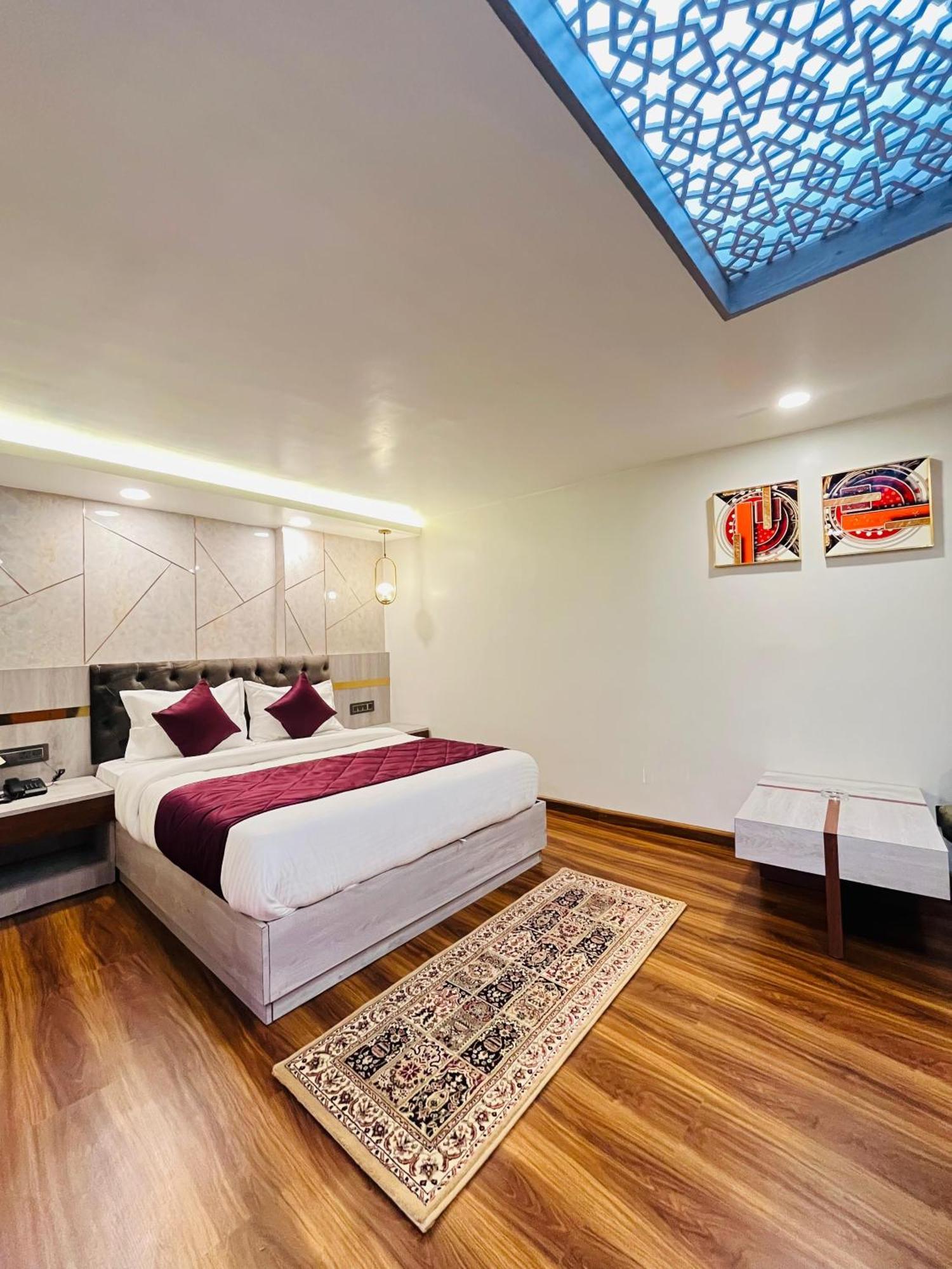 Luxury Stay At Hotel Broadway Boutique Mall Road Chowrasta Near Mahakal Temple Dardzsiling Kültér fotó