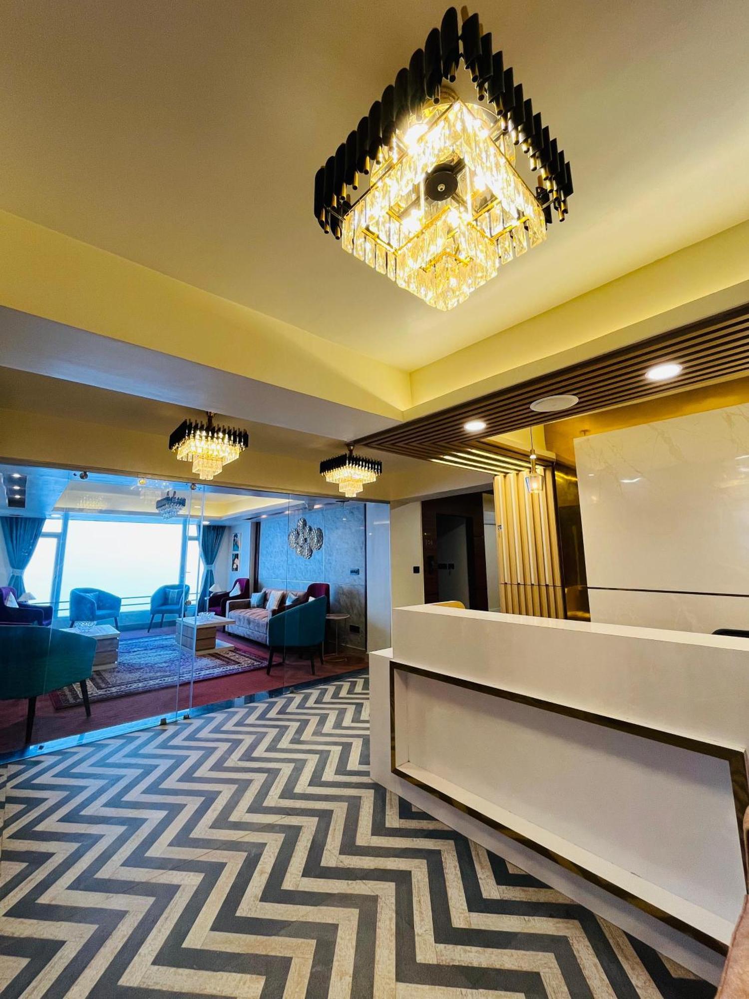 Luxury Stay At Hotel Broadway Boutique Mall Road Chowrasta Near Mahakal Temple Dardzsiling Kültér fotó