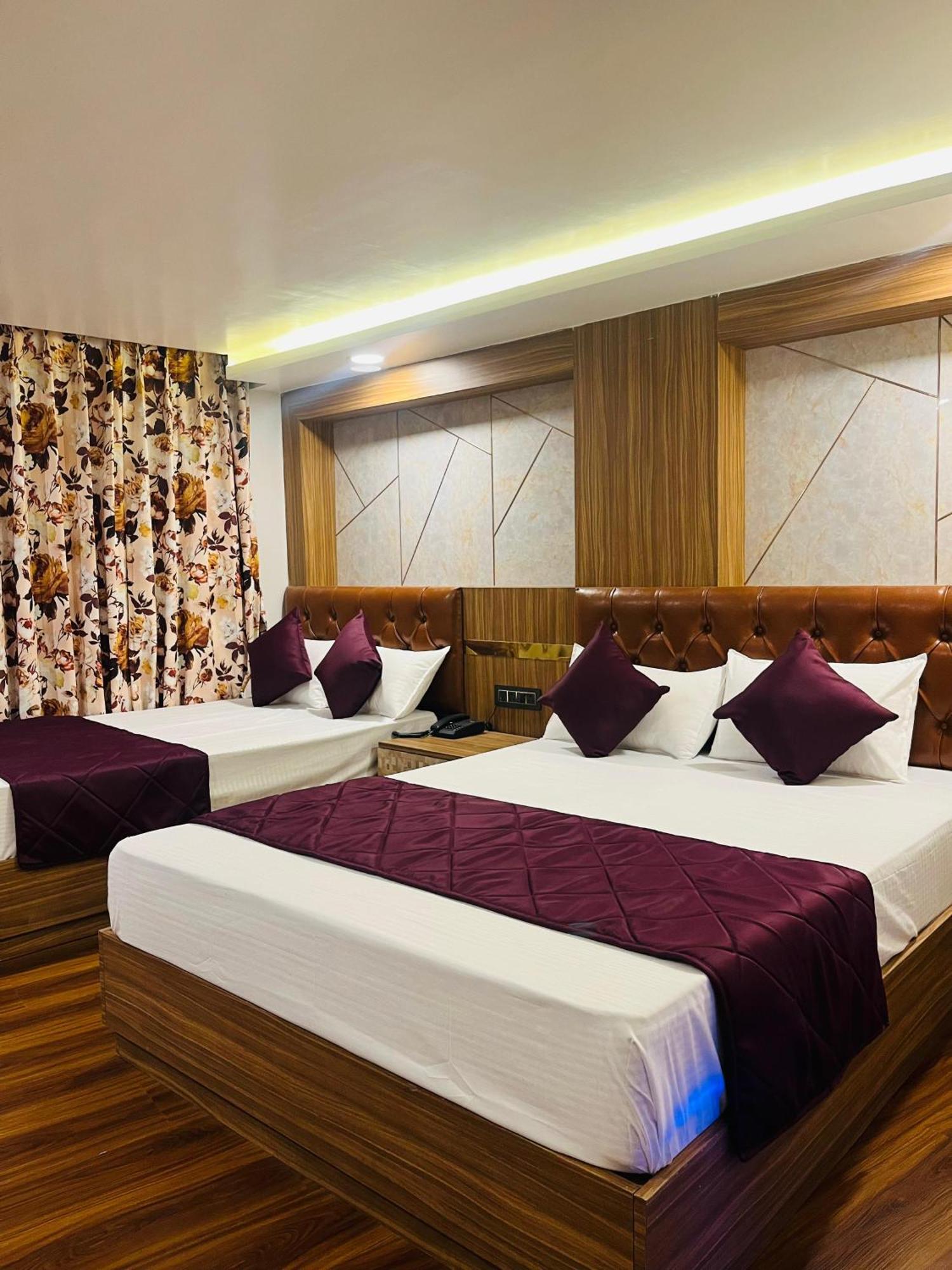 Luxury Stay At Hotel Broadway Boutique Mall Road Chowrasta Near Mahakal Temple Dardzsiling Kültér fotó
