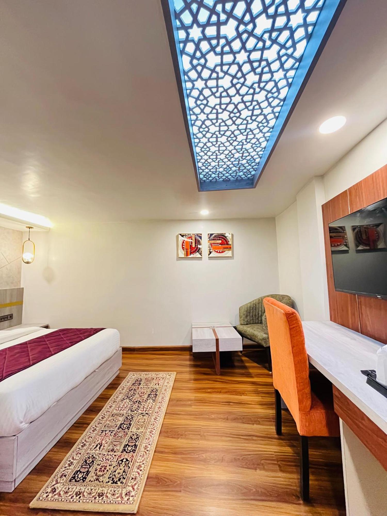 Luxury Stay At Hotel Broadway Boutique Mall Road Chowrasta Near Mahakal Temple Dardzsiling Kültér fotó