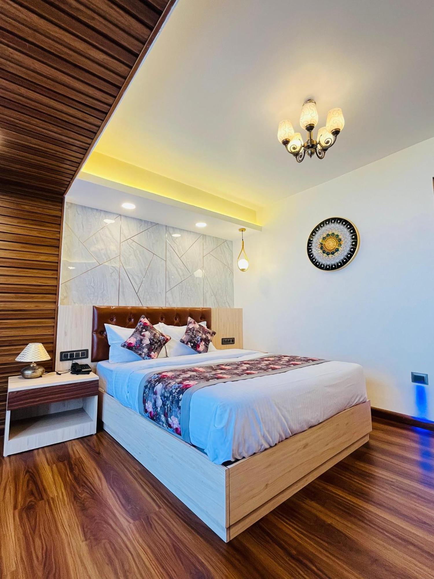 Luxury Stay At Hotel Broadway Boutique Mall Road Chowrasta Near Mahakal Temple Dardzsiling Kültér fotó