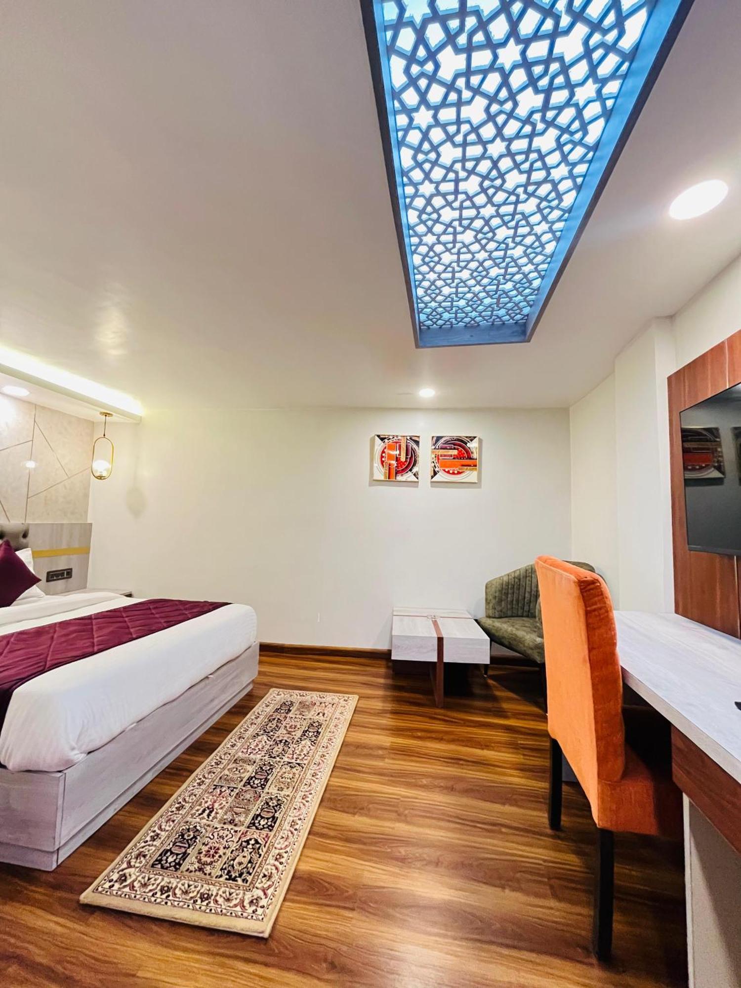 Luxury Stay At Hotel Broadway Boutique Mall Road Chowrasta Near Mahakal Temple Dardzsiling Kültér fotó