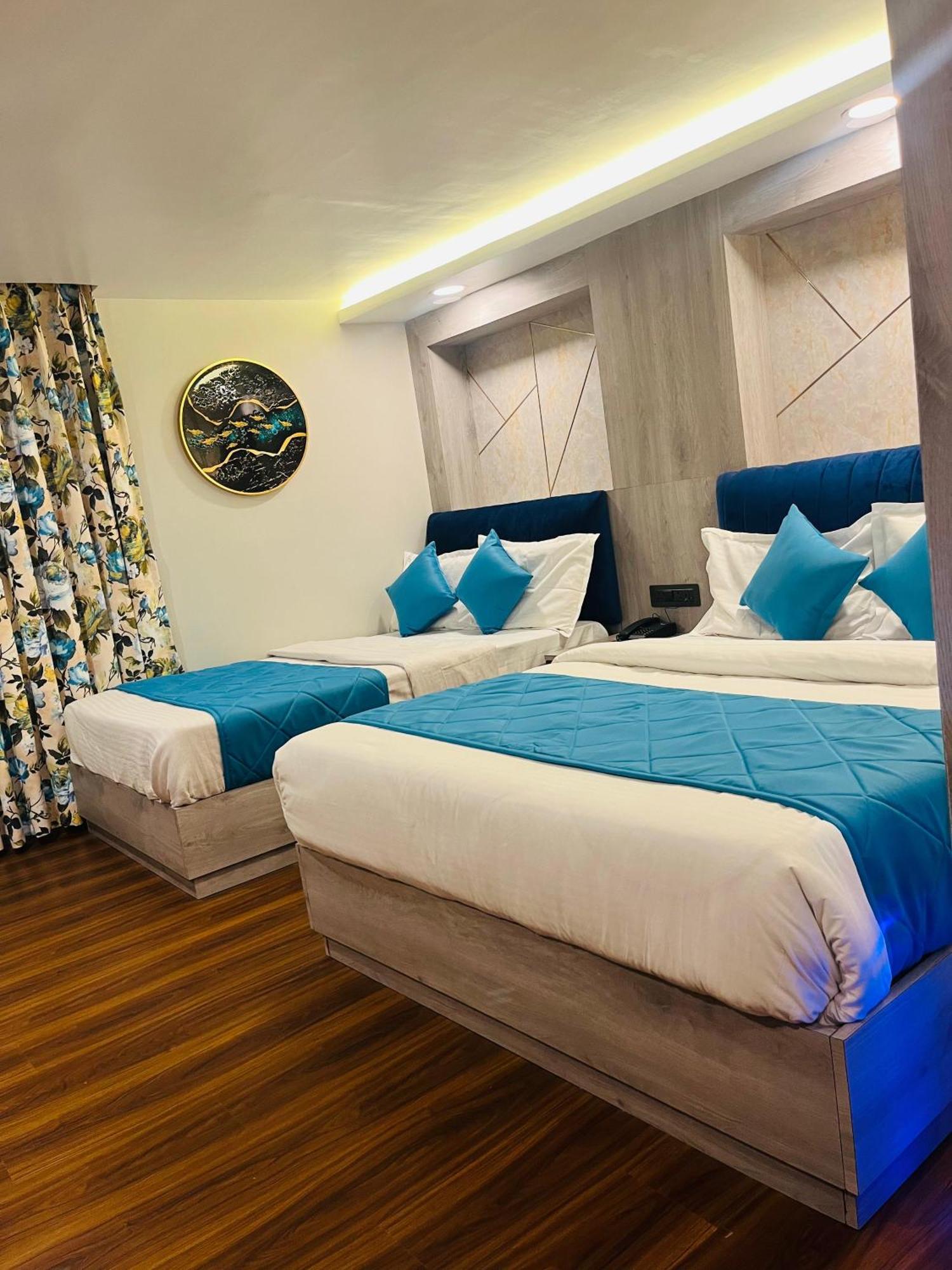 Luxury Stay At Hotel Broadway Boutique Mall Road Chowrasta Near Mahakal Temple Dardzsiling Kültér fotó