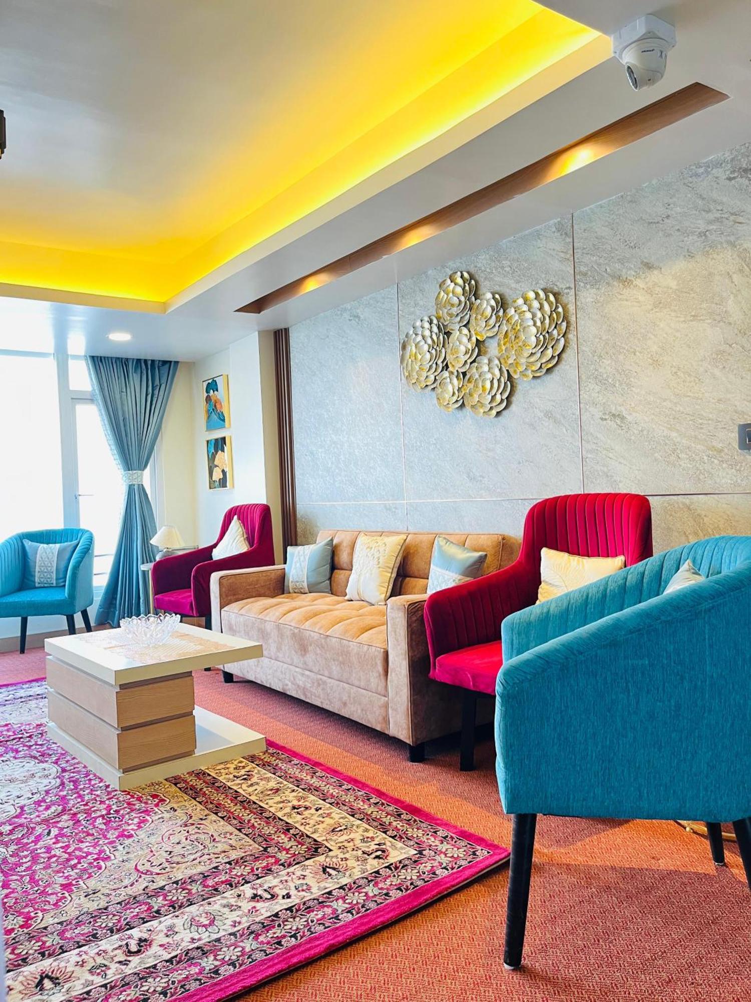 Luxury Stay At Hotel Broadway Boutique Mall Road Chowrasta Near Mahakal Temple Dardzsiling Kültér fotó