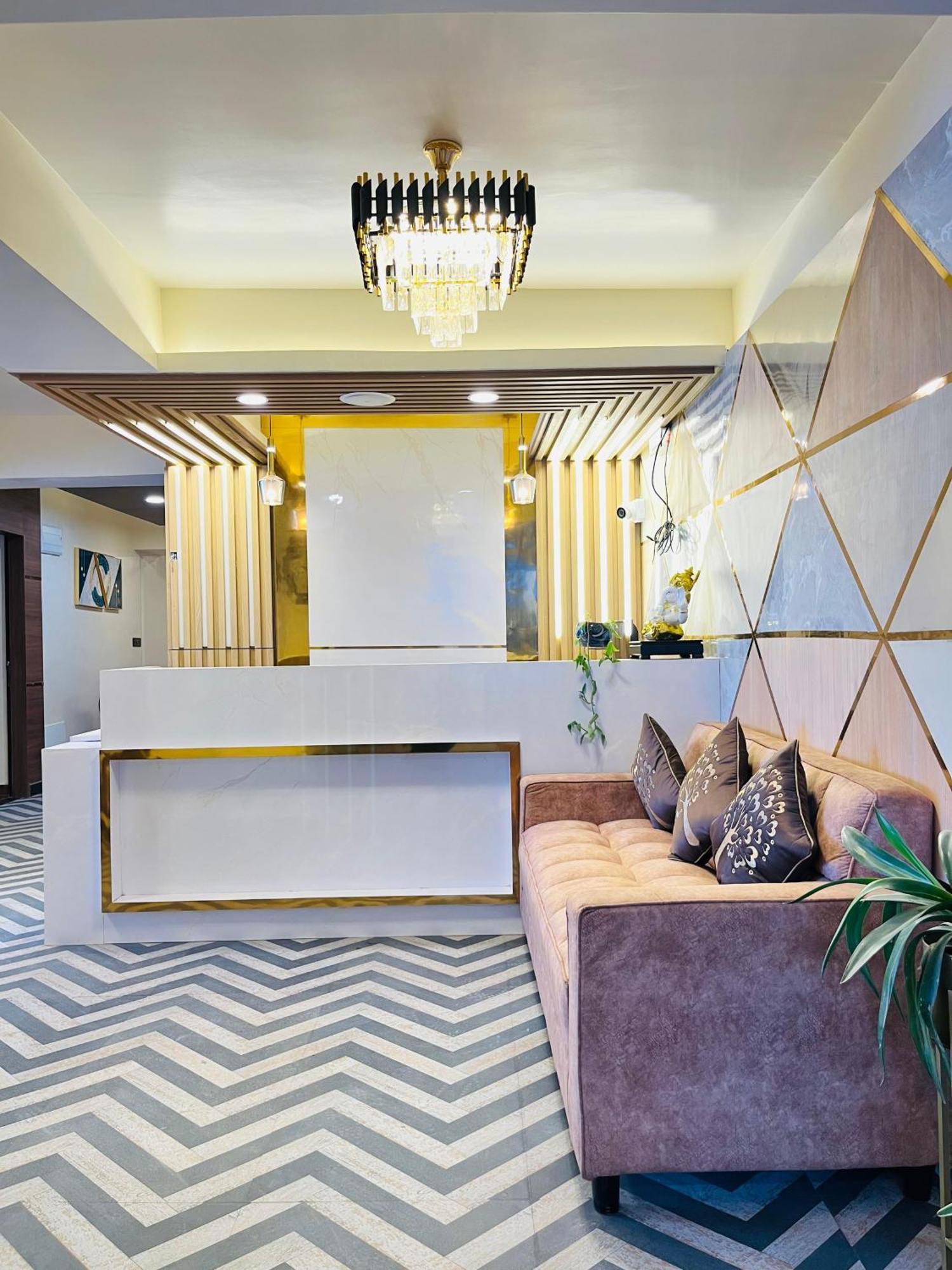 Luxury Stay At Hotel Broadway Boutique Mall Road Chowrasta Near Mahakal Temple Dardzsiling Kültér fotó