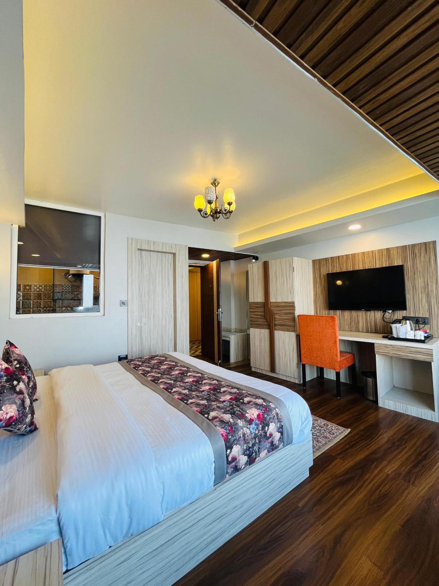 Luxury Stay At Hotel Broadway Boutique Mall Road Chowrasta Near Mahakal Temple Dardzsiling Kültér fotó