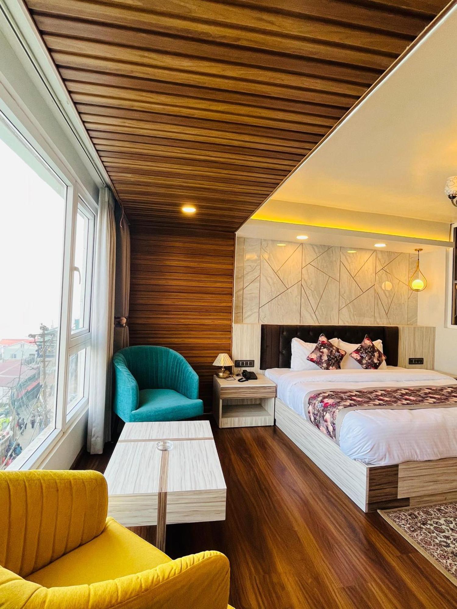 Luxury Stay At Hotel Broadway Boutique Mall Road Chowrasta Near Mahakal Temple Dardzsiling Kültér fotó