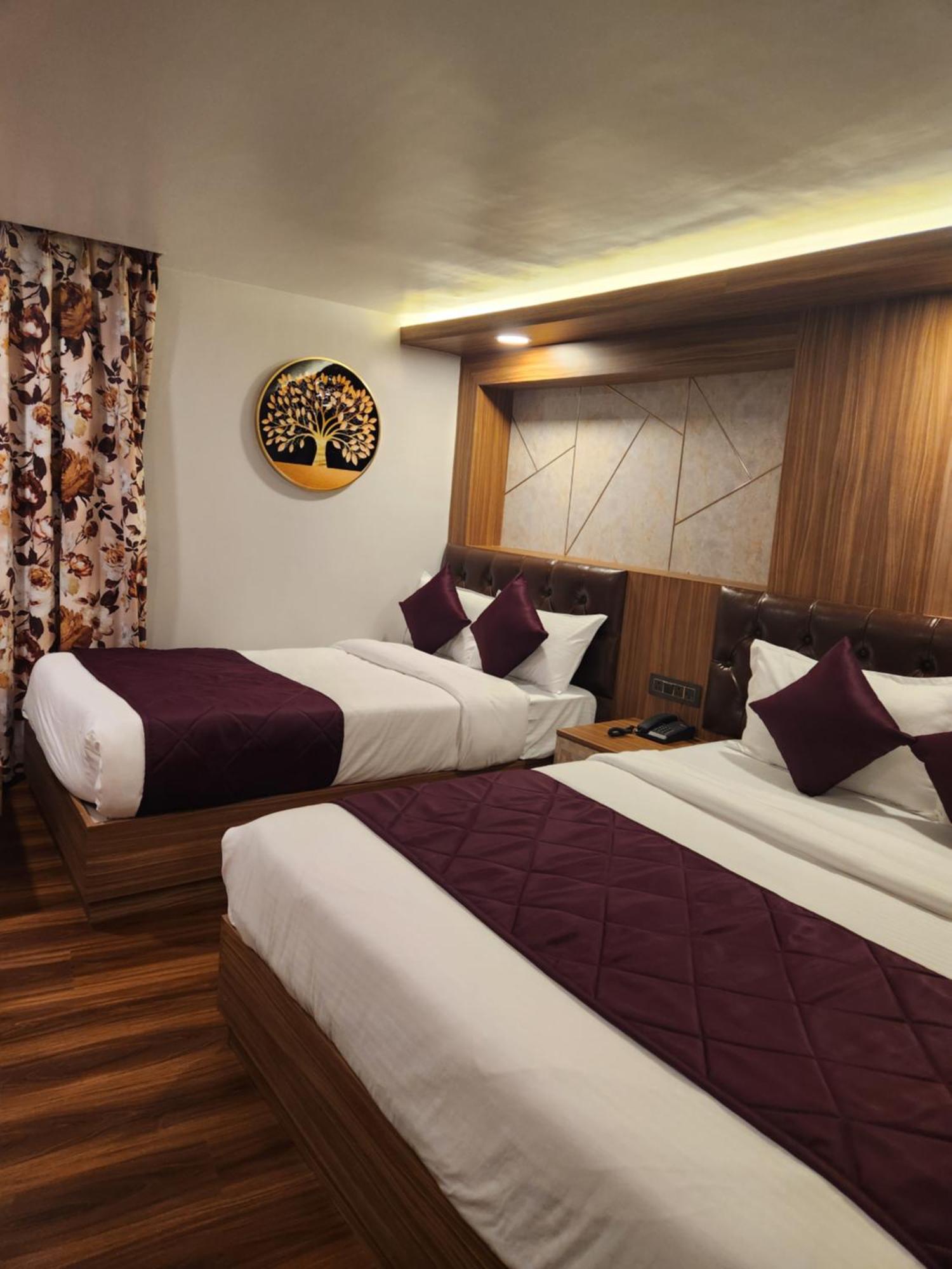 Luxury Stay At Hotel Broadway Boutique Mall Road Chowrasta Near Mahakal Temple Dardzsiling Kültér fotó