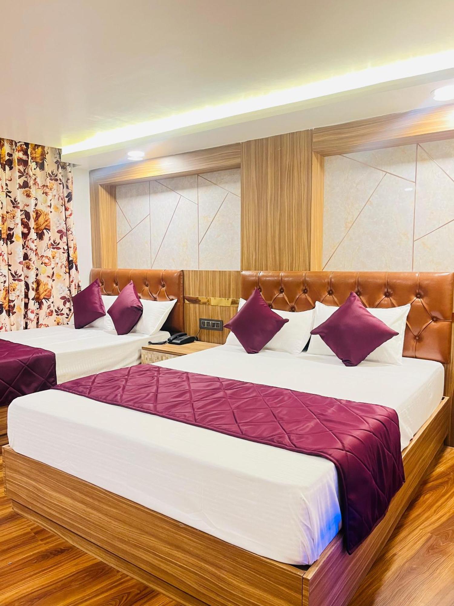 Luxury Stay At Hotel Broadway Boutique Mall Road Chowrasta Near Mahakal Temple Dardzsiling Kültér fotó
