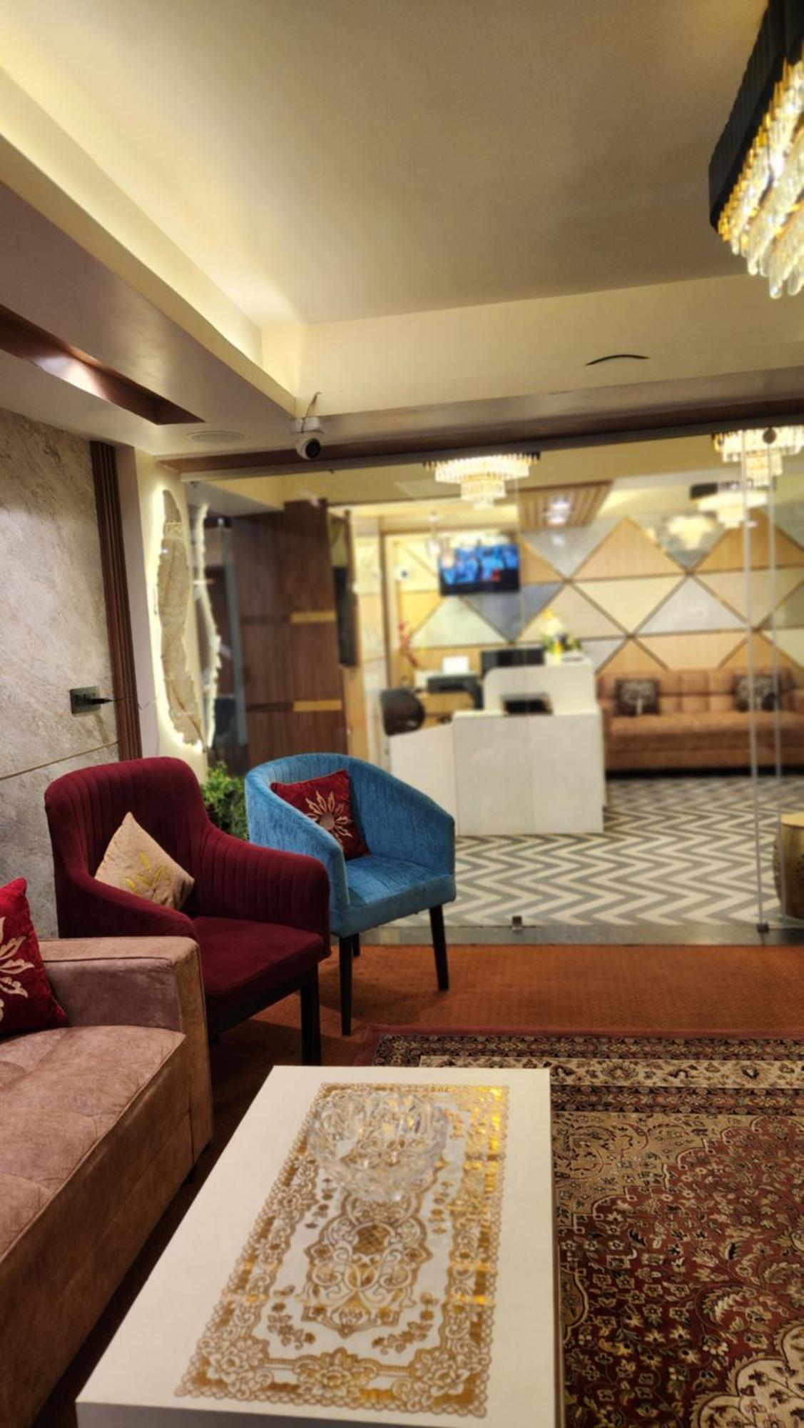 Luxury Stay At Hotel Broadway Boutique Mall Road Chowrasta Near Mahakal Temple Dardzsiling Kültér fotó